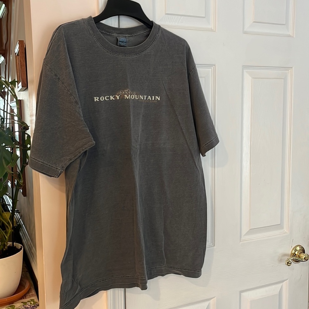 Large dark gray Rocky Mountain National Park tshirt